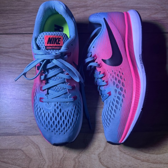 Nike Women's Athletic Shoes in Blue and Pink - Picture 3 of 10